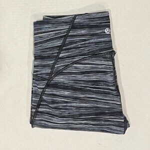 Lululemon Women's 8 Grey Striped Mid-Rise Cropped‎ Stretch Athletic Leggings